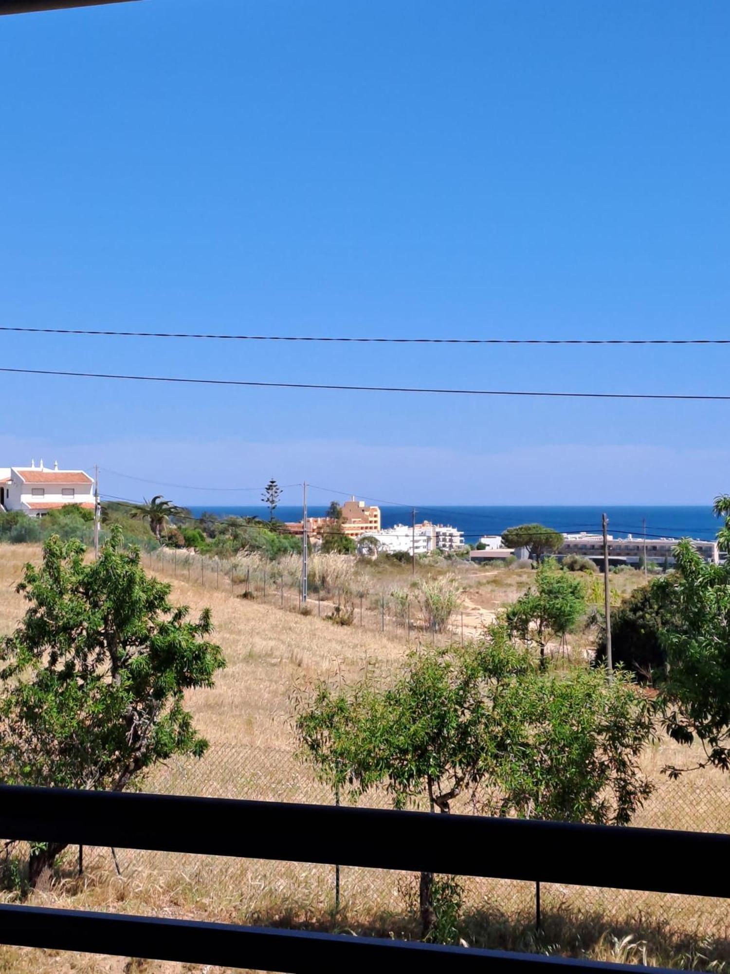 Sea View Apartment Near Meia Praia Beach In Lagos! Номер фото