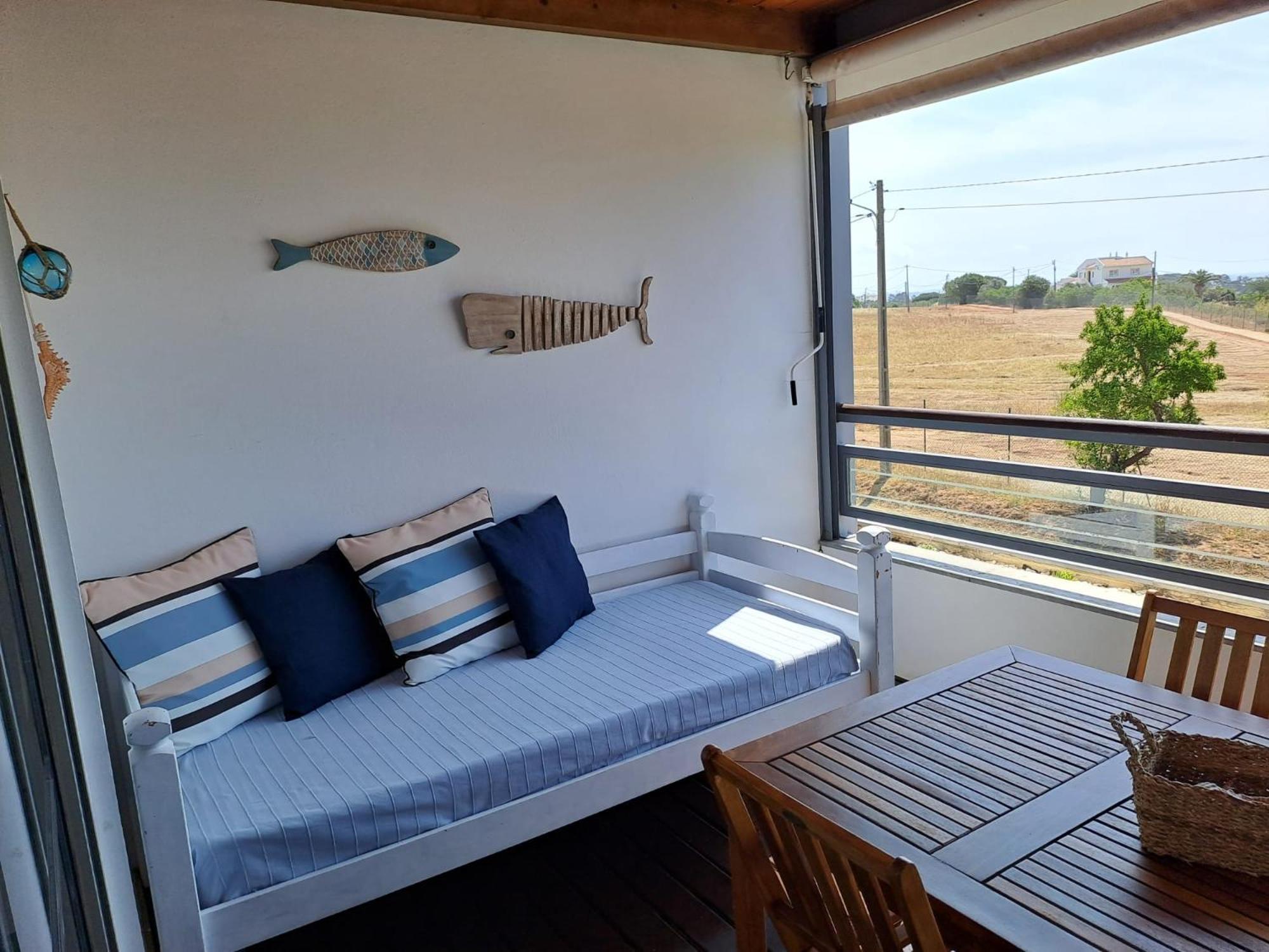 Sea View Apartment Near Meia Praia Beach In Lagos! Номер фото